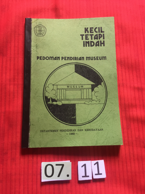 Buku berjudul “Kecil Tetapi Indah: Pedoman Pendirian Meseum “