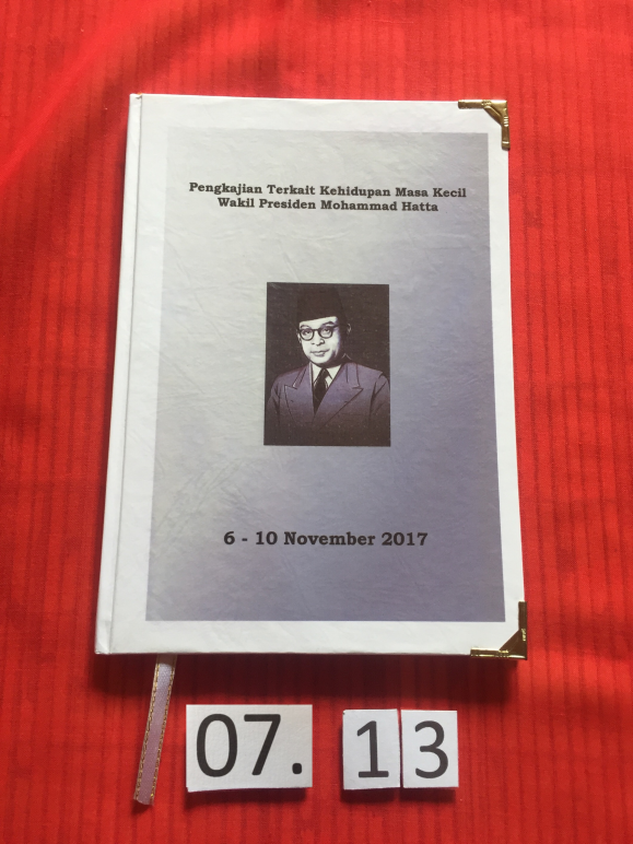Buku berjudul “Pengkajian Terkait Kehidupan Masa Kecil Wakil Presiden Moh. Hatta”