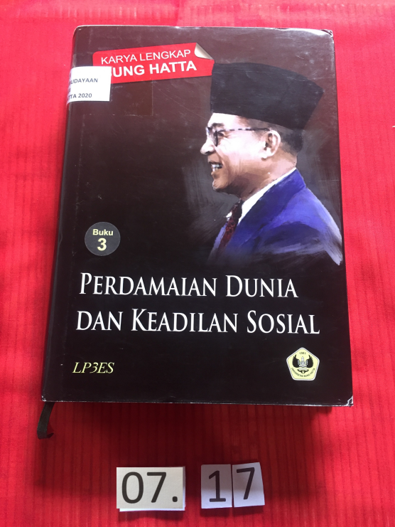 Buku berjudul “Pedoman Dunia dan Keadilan Sosial: Karya Lengkap Bung Hatta”