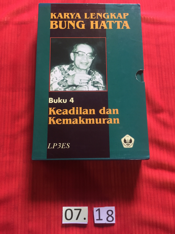 Buku berjudul “Keadilan dan Kemakmuran : Karya Lengkap Bung Hatta”
