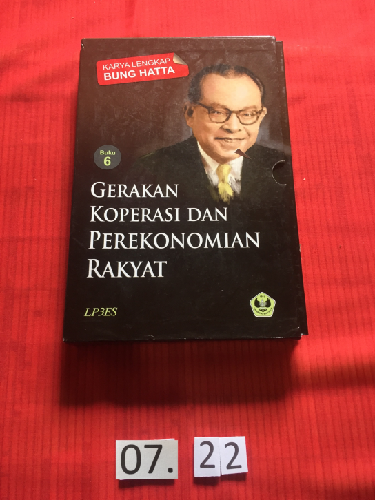 Buku berjudul “Gerakan Koperasi dan Perekonomian Rakyat Karya Lengkap Bung Hatta”