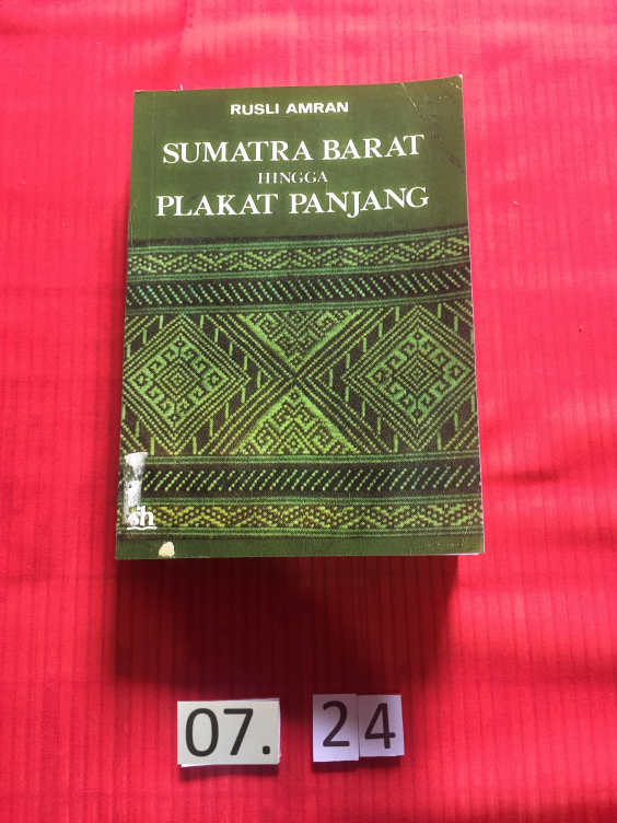 Buku berjudul “Sumatera Barat Hingga Plakat Panjang”
