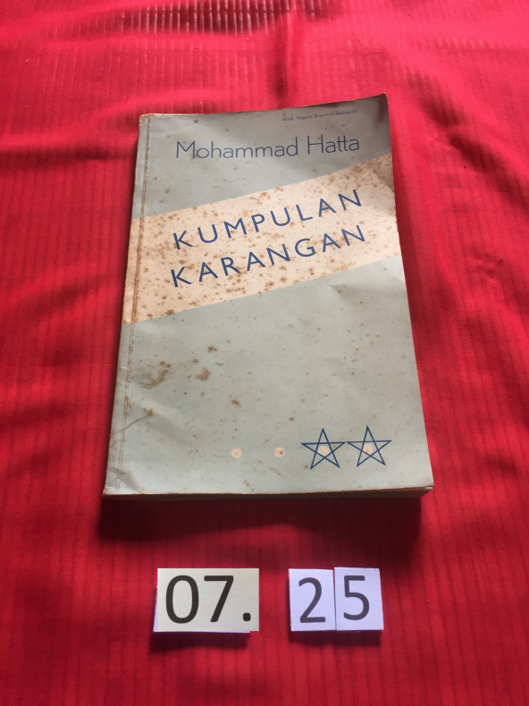 Buku berjudul “Kumpulan Karangan Moh Hatta”