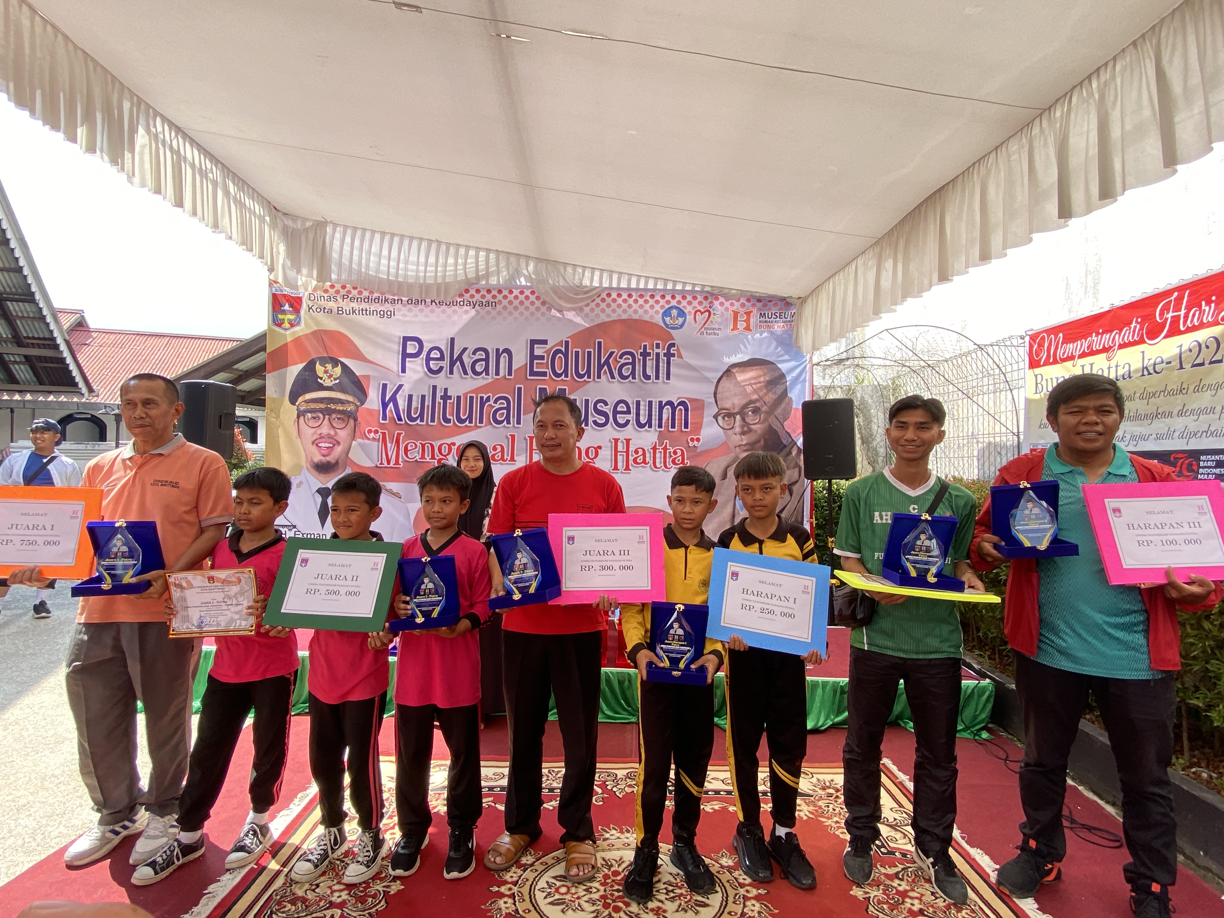 Pemenang Lomba Tangkelek Panjang Putra
