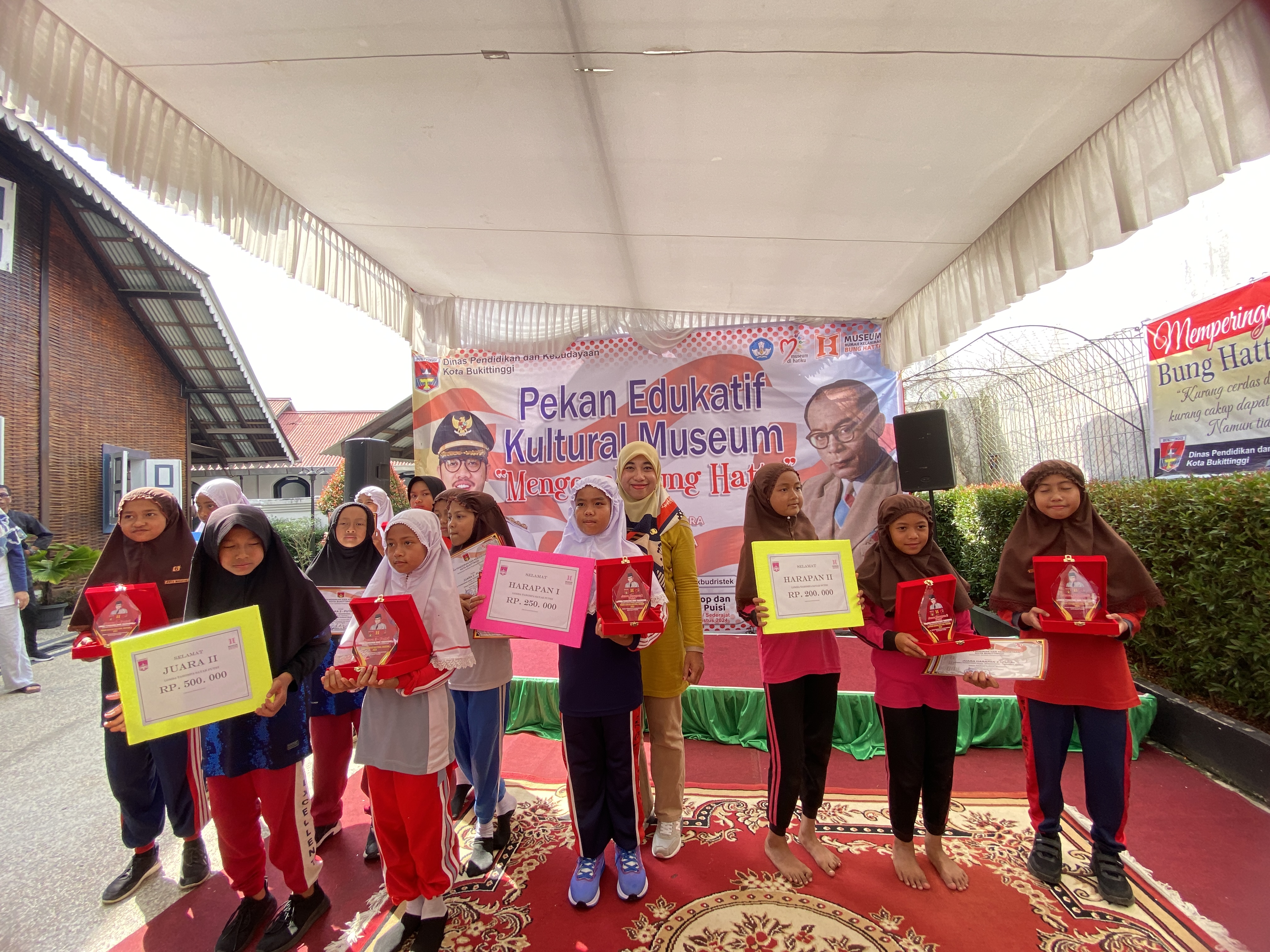 Pemenang Lomba Tarompa Sayak Putri